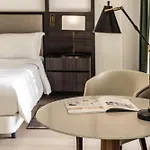 Hilton מלון 5*