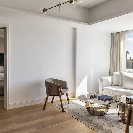 Hilton 5* ニコシア