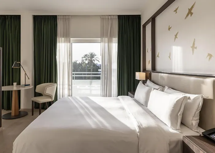 Hilton 5* ニコシア